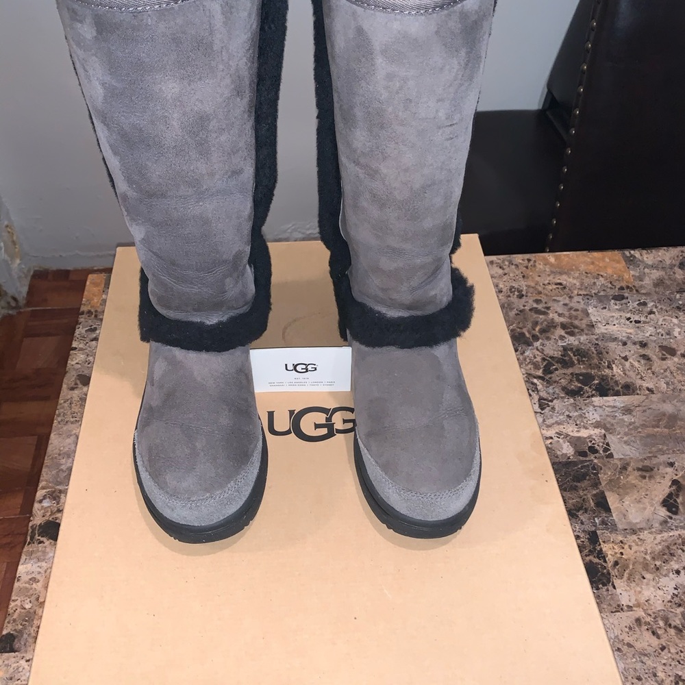 UGG Women’s Sunburst Tall Boot - Grey/Black Size 8